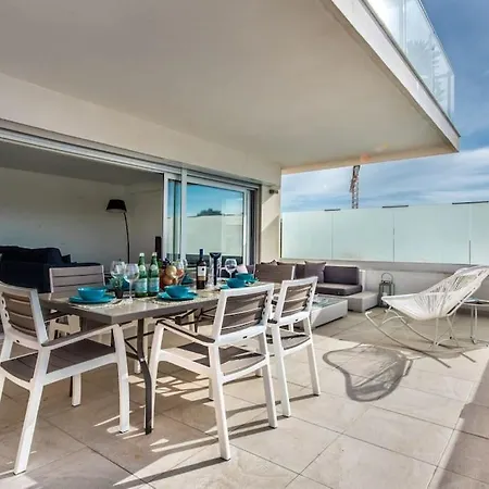 Apartman Modern With Terrace In